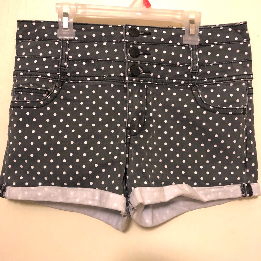 High-waisted gray polka dot shorts